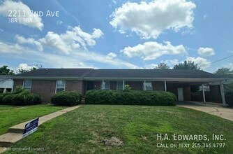 Building Photo - 2211 2nd Ave