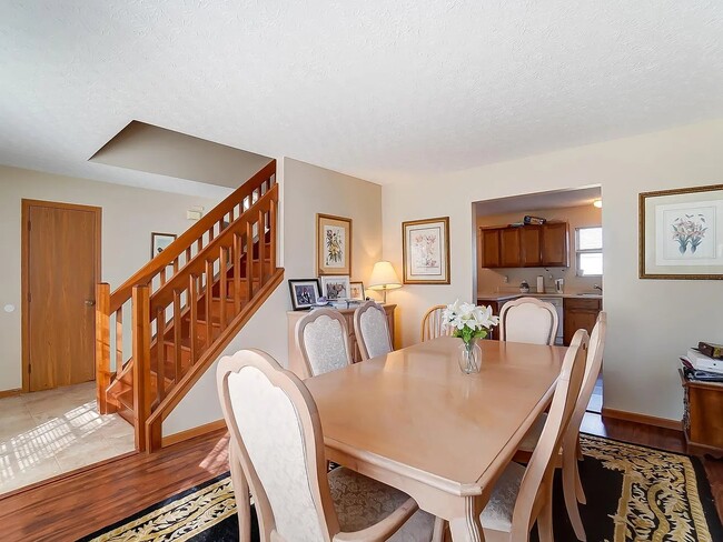 Foto del edificio - 4056 Brook Run Dr