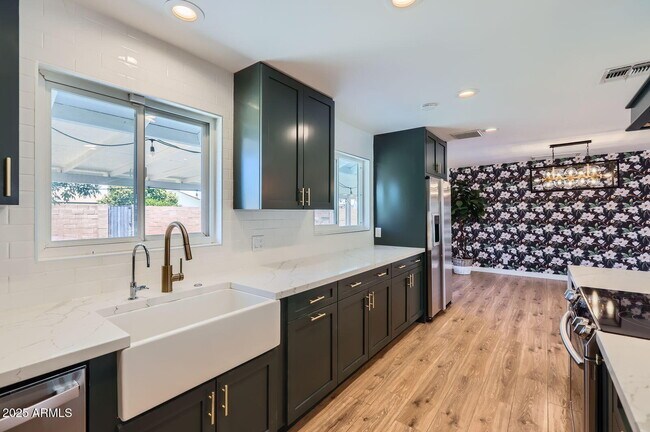 Building Photo - 3344 N 62nd Pl
