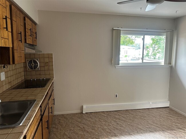 Building Photo - 308 Essex St