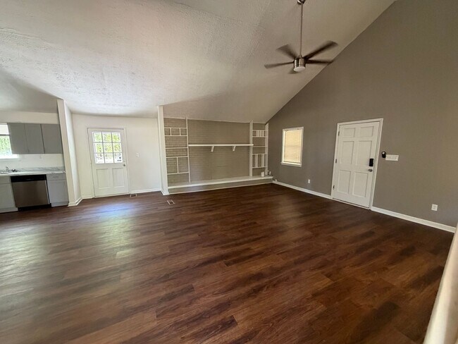 Foto del edificio - Charming 3 bedroom, 2 bathroom Ranch-Style Home