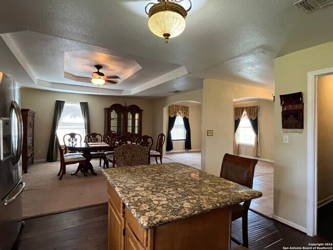 Foto del edificio - 1243 Gillette Blvd