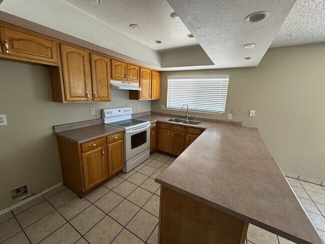 Foto del edificio - Peoria 3br House with Garage