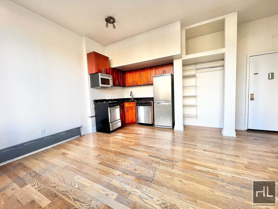 Foto del edificio - Massive and Sunny 1BR in LES!!