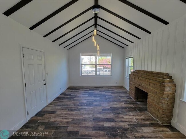 Foto del edificio - 1744 SW 10th St