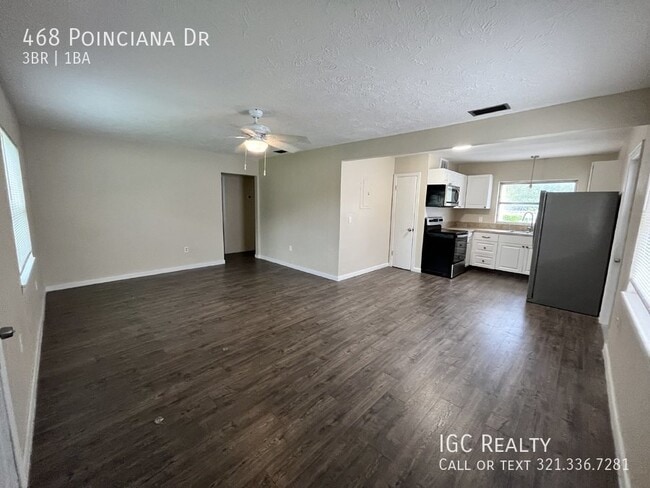 Building Photo - Cute 3/1 on a large corner lot!