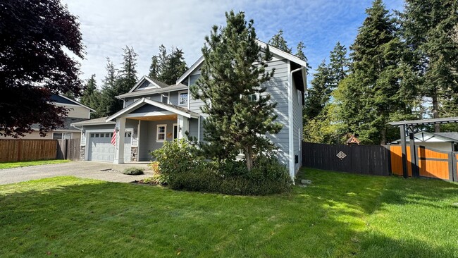 Building Photo - Spacious Two Story Home - The Buttes