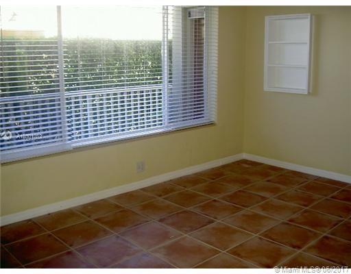Living room - 1925 Calais Dr