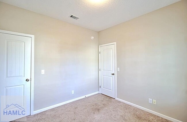 Building Photo - 33 Daylily Ct