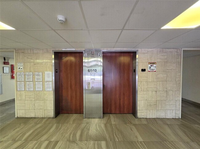 Foto del edificio - 6940 Miami Gardens Dr