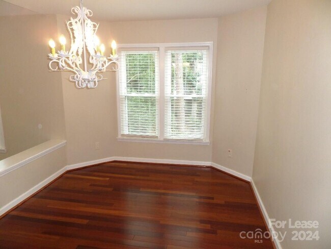 Foto del edificio - 2715 Selwyn Ave