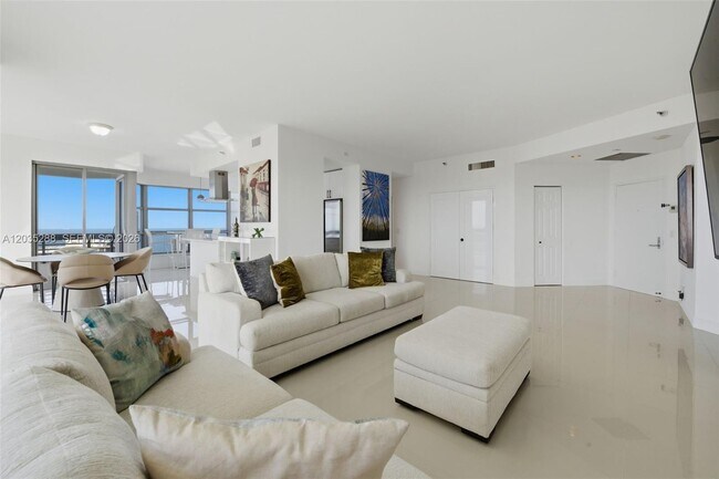 Foto del edificio - 3500 Mystic Pointe Dr
