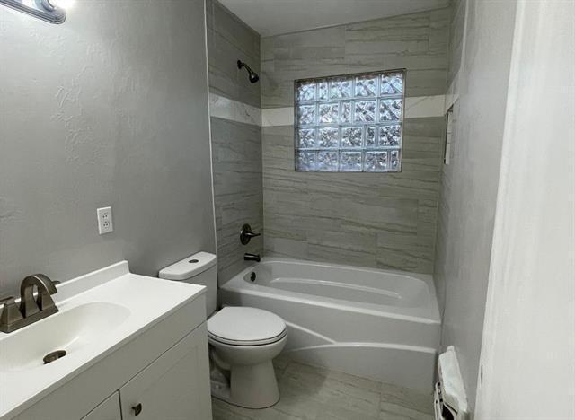 Foto del edificio - 931 W Texas St