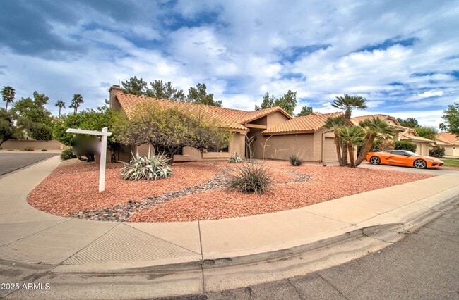 Building Photo - 372 W Larona Ln