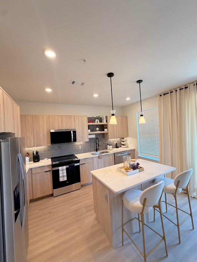 Foto del edificio - 13342 Midway Rd