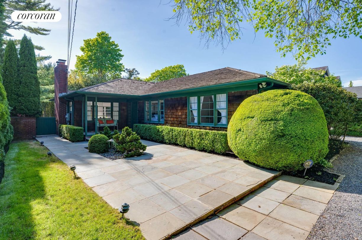 Primary Photo - 207 Halsey St