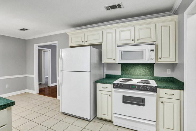 Building Photo - Beautiful Home on Silverleaf Cove