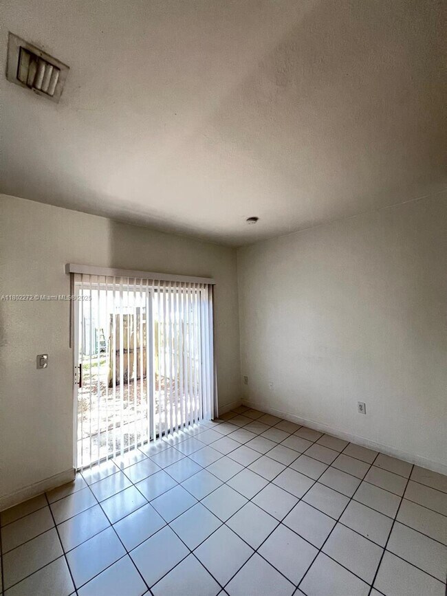 Foto del edificio - 1662 SE 27th Dr