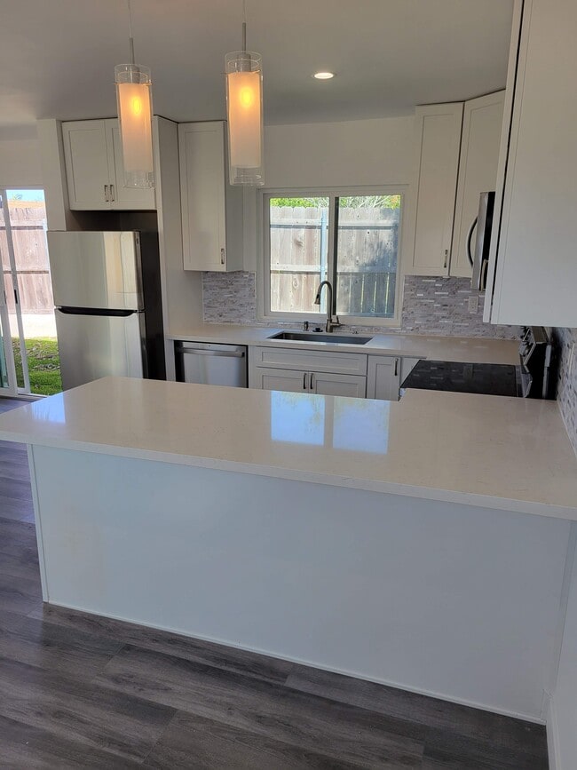 Building Photo - 3558 Hatteras Ave