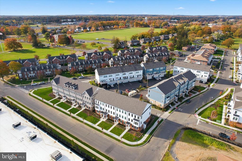 Primary Photo - 4 Barton Ave