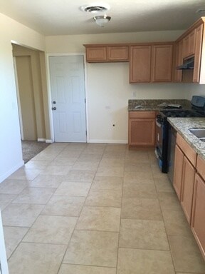 Building Photo - 229 S Primrose St