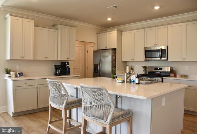 Building Photo - 32611 Deep Sound Dr