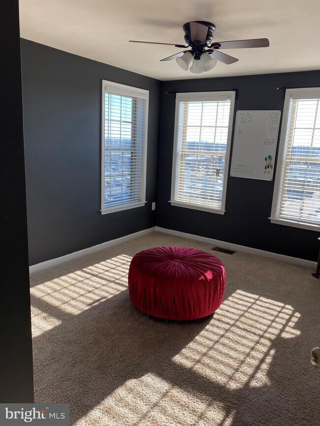 Foto del edificio - 9120 Ruby Lockhart Blvd