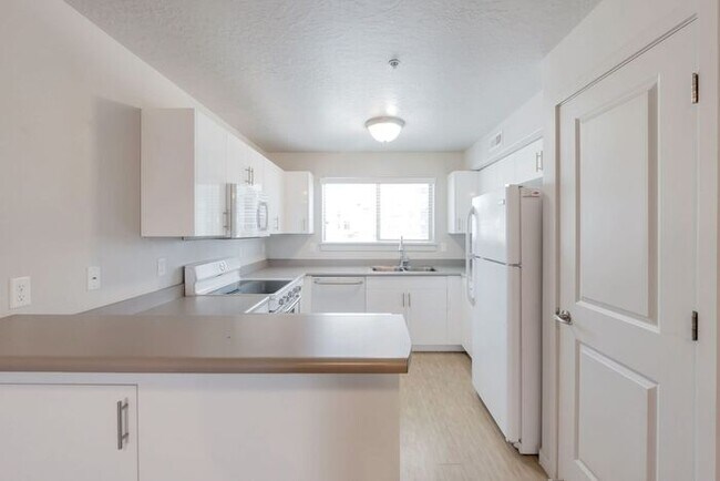Foto del edificio - Beautiful Modern Orem Condo w free interne...