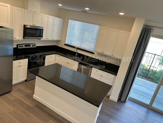 Foto del edificio - 1805 Lucky Star Pl