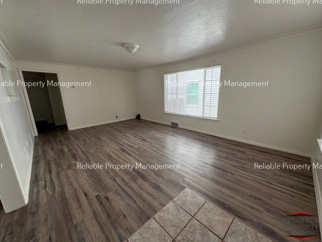 Building Photo - 357 W 20th St