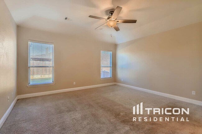 Foto del edificio - 319 S Hill Dr