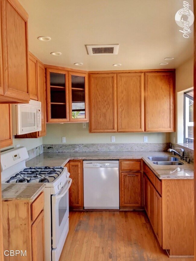Foto del edificio - 3 br, 2 bath House - 82 Howard Street
