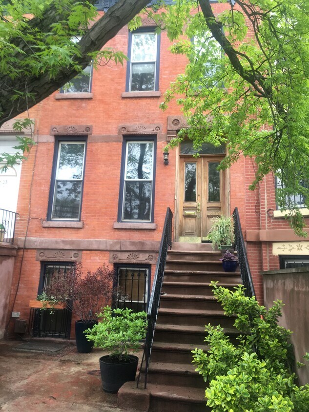 Primary Photo - 225 Lexington Ave