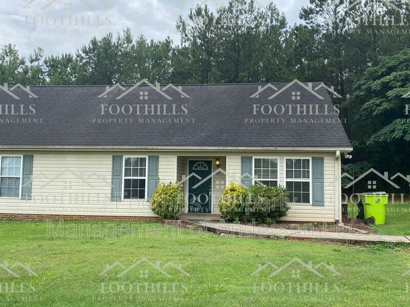 Primary Photo - 1419 Oak Hill Dr