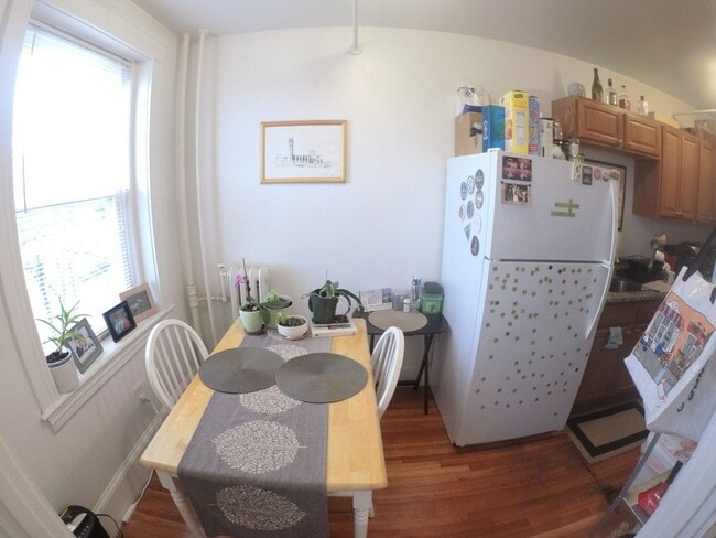 Building Photo - Charming 1 Bedroom-Broker Fee