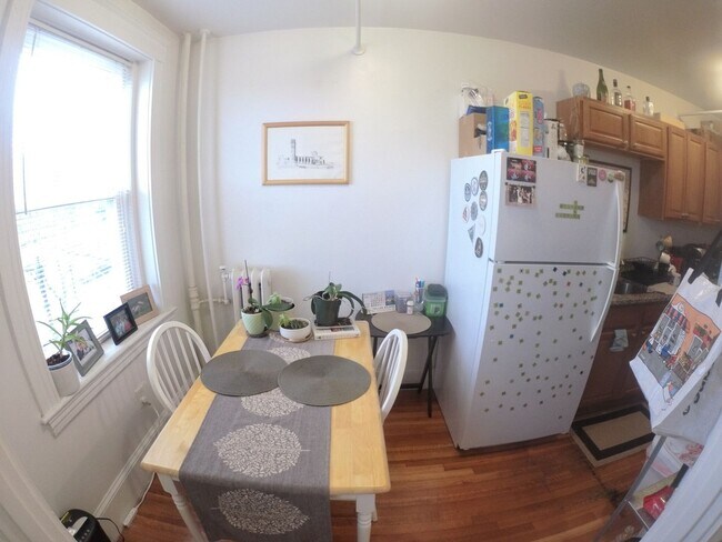 Foto del edificio - Charming 1 Bedroom-Broker Fee