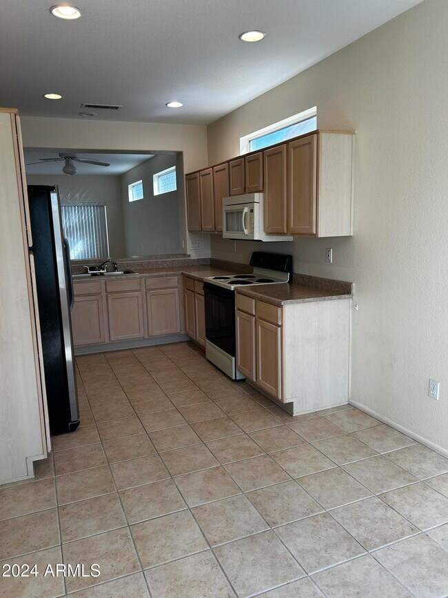 Foto del edificio - 15868 W Arrowhead Dr