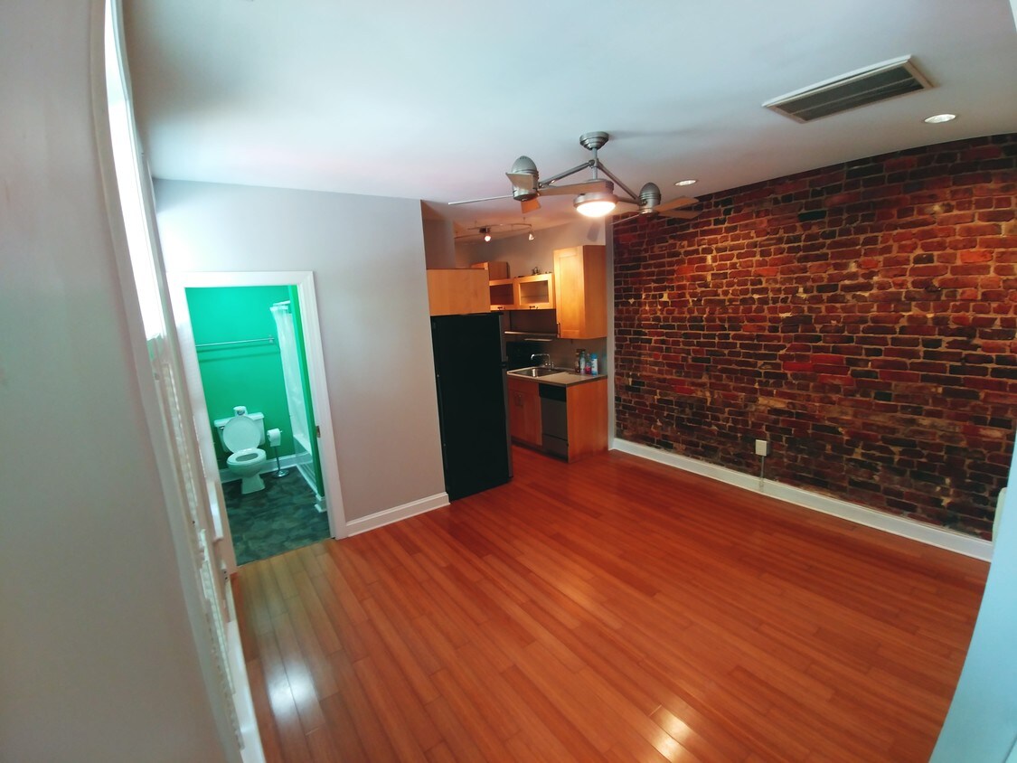 Primary Photo - 1330 W Main St