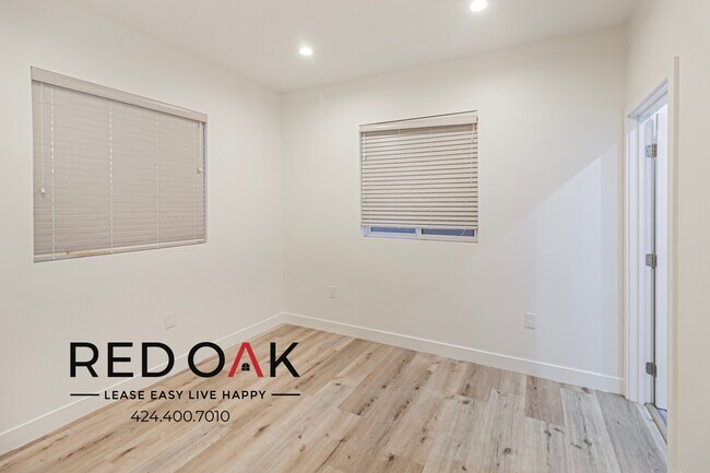 Foto del edificio - 5654 Farmdale Ave
