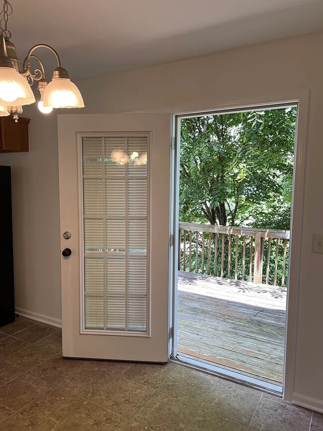Building Photo - Room in Townhome on Dunlevy Way