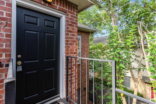 Building Photo - 3329 Rosedale Ave