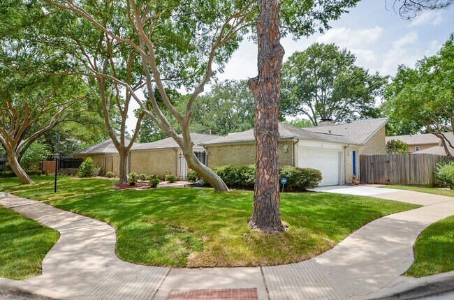 Foto del edificio - 1702 Cherry Bend Dr