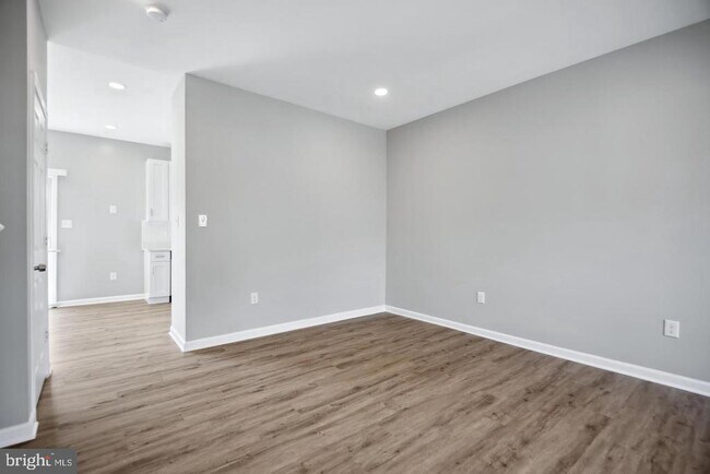 Foto del edificio - 7135 Ladd Cir