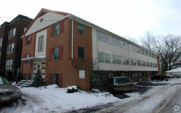 Building Photo - 198 N Portage