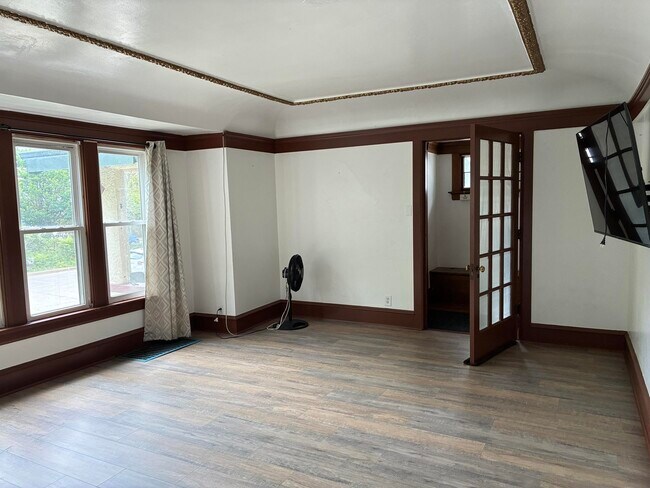 Foto del edificio - 1818 E Kenwood Blvd
