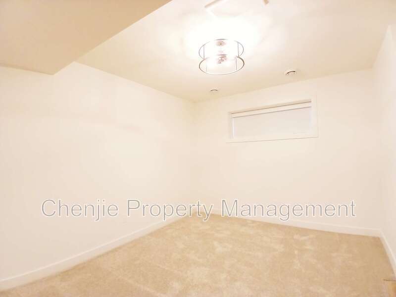 Primary Photo - 20952-20919 19 Ave NW