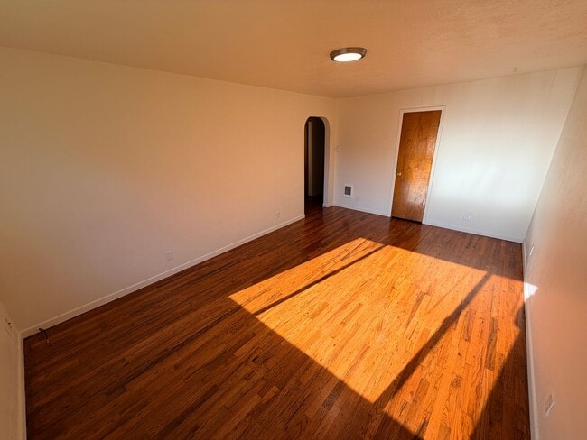 Building Photo - Two Bedroom Duplex With Full Size Basement