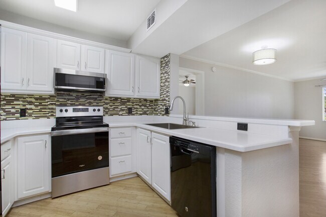 Building Photo - 8271 Key Royal Cir