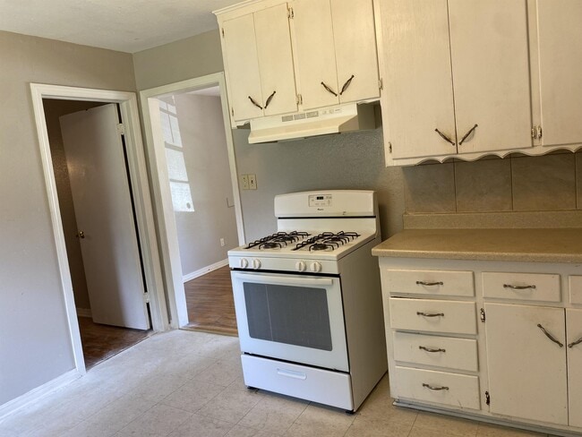 Building Photo - 1033 Jasmine Ln