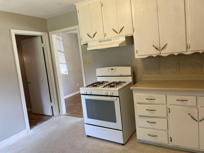 Foto del edificio - 1033 Jasmine Ln